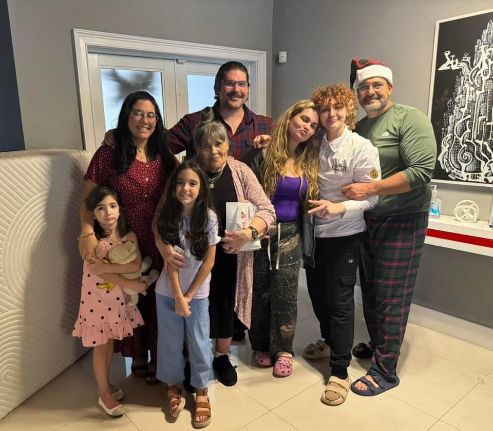 Rebeca Ulloa con su familia